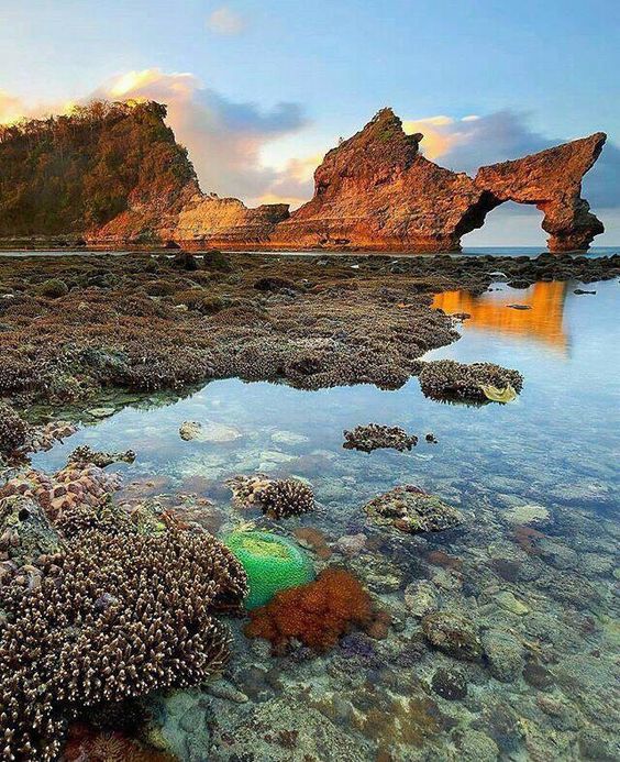 Atuh Beach